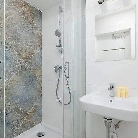 Beautiful Retro 536 For 6 People In By Renters * سفينويتشي