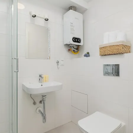 Beautiful Retro 536 For 6 People In By Renters شقة سفينويتشي