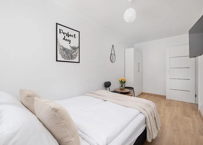 Beautiful Retro 536 For 6 People In By Renters 斯维诺乌伊希切